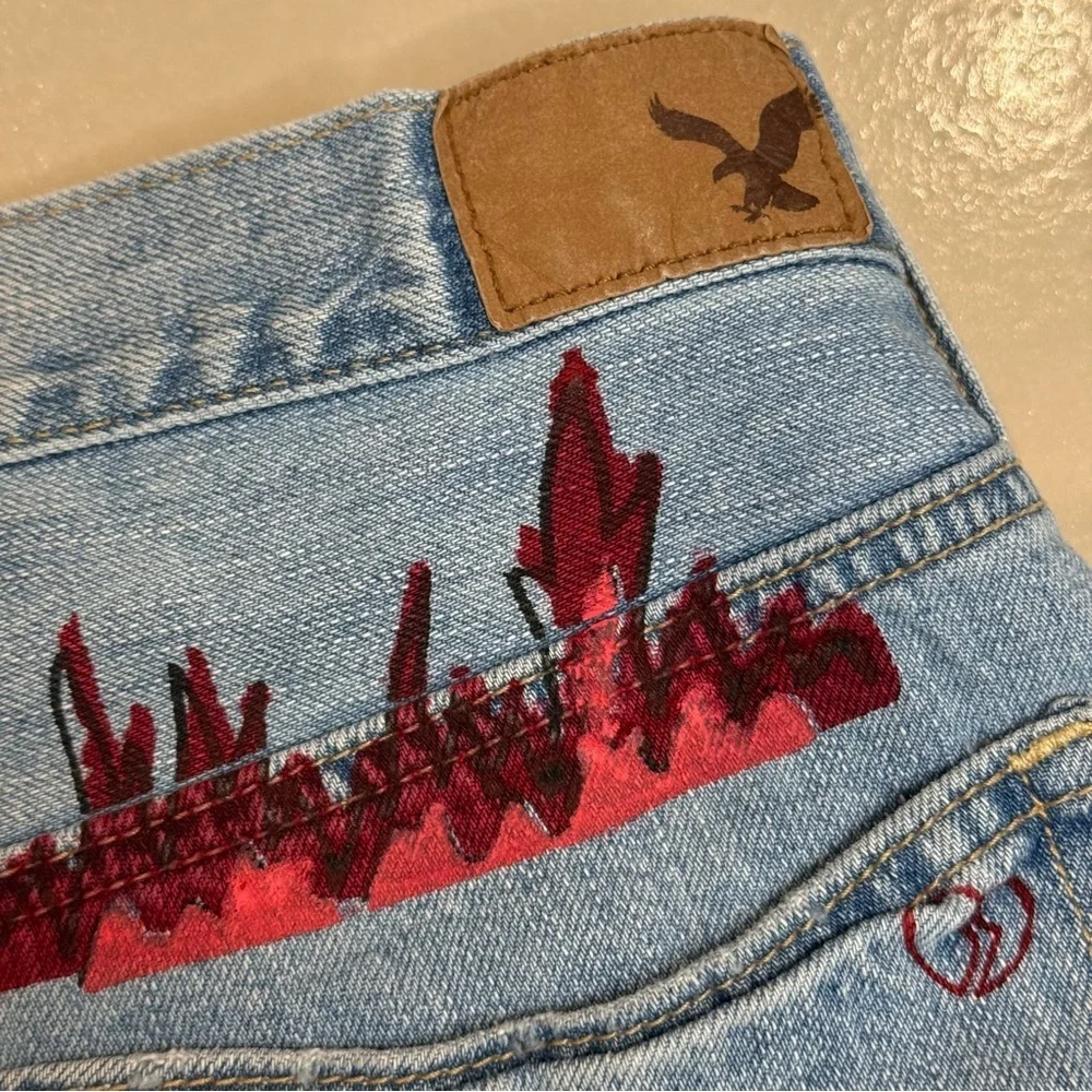 Vintage American Eagle graffiti shorts High waist light wash Women’s Size 12